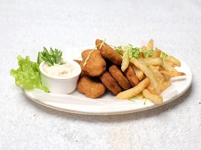 Chicken Nuggets With Fries (10pcs)
